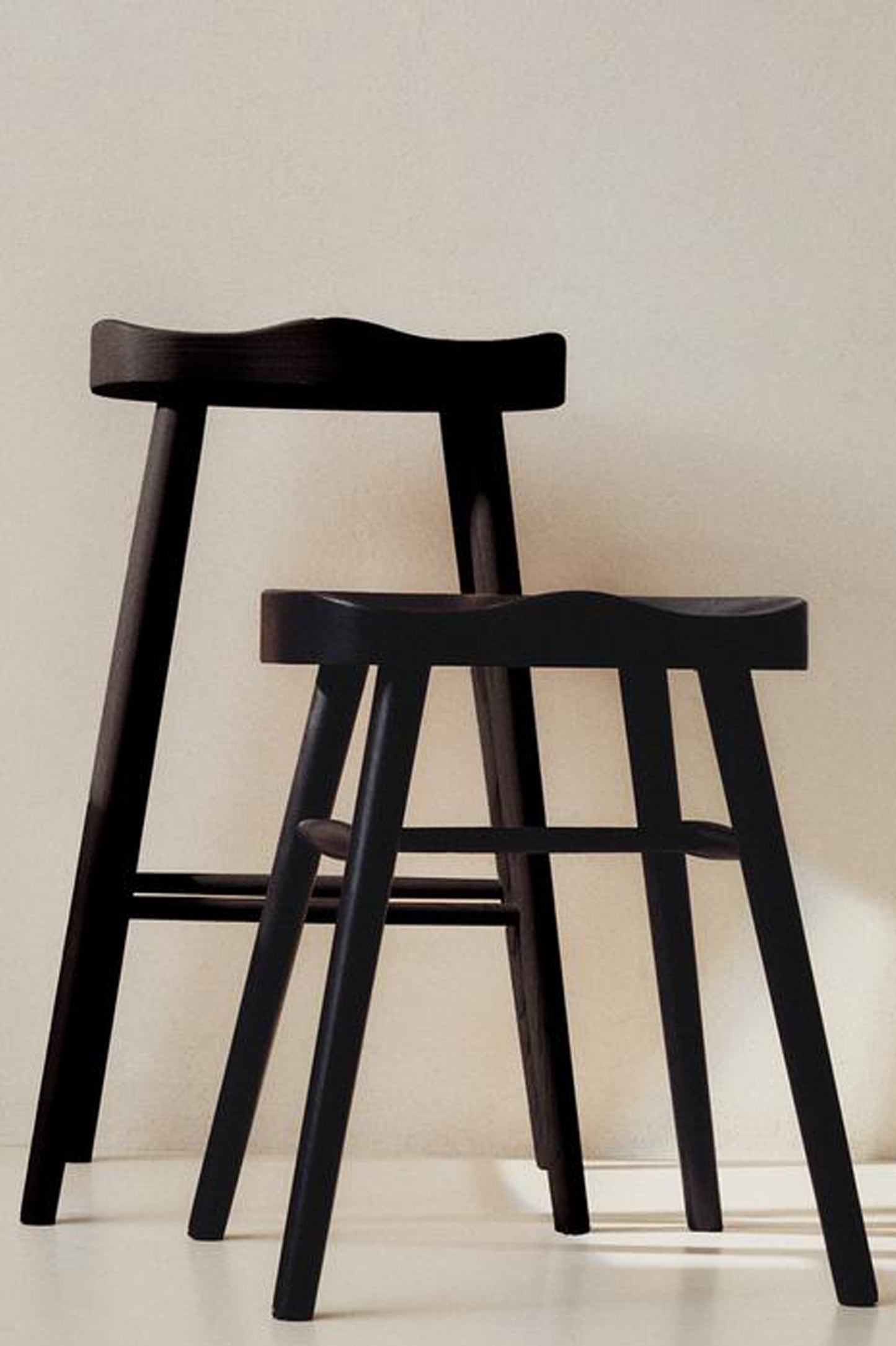 BLACK OAK WOOD WAVE STOOL