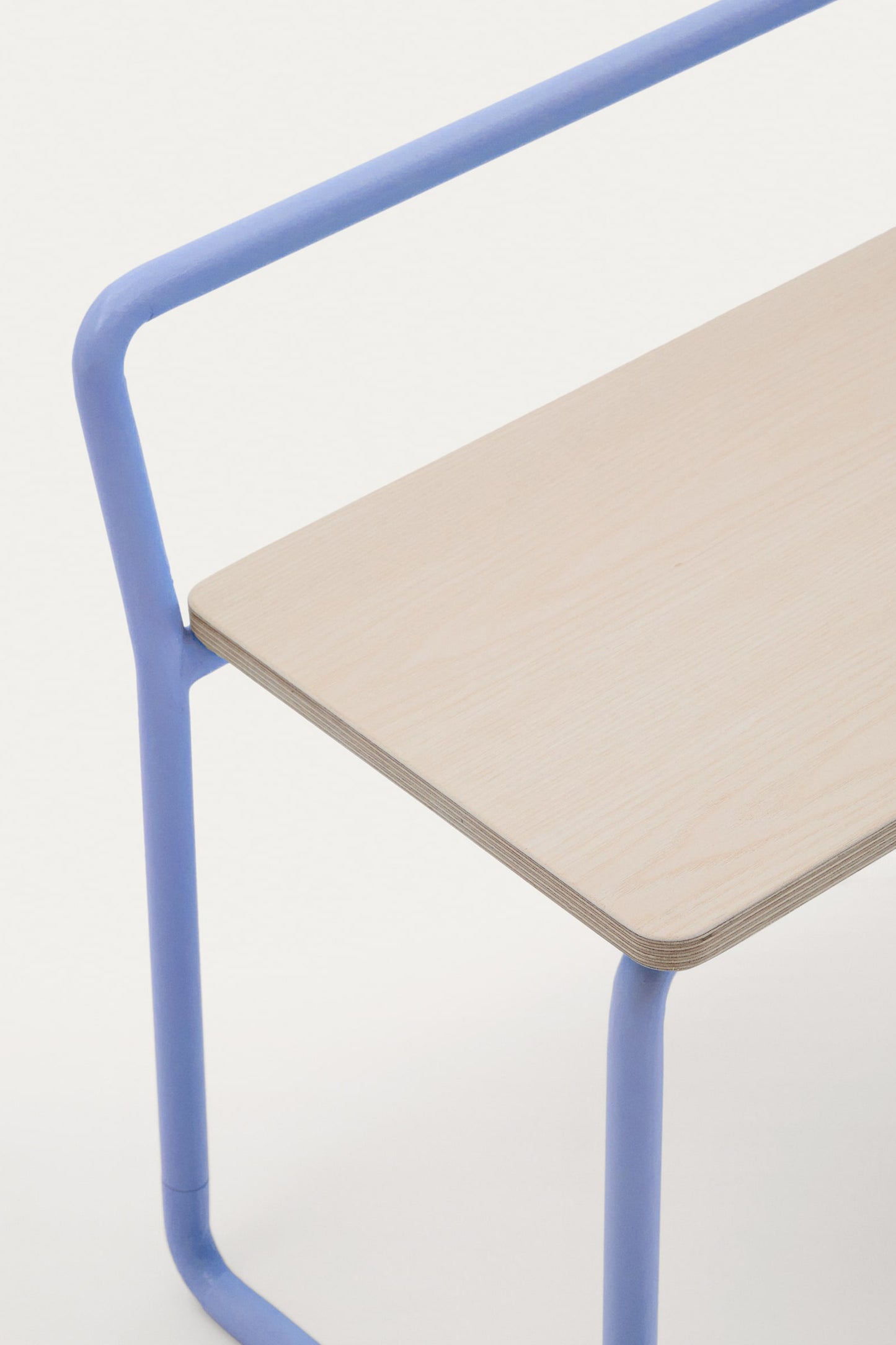 VERA ASH VENEER BENCH WITH A BLUE METAL STRUCTURE