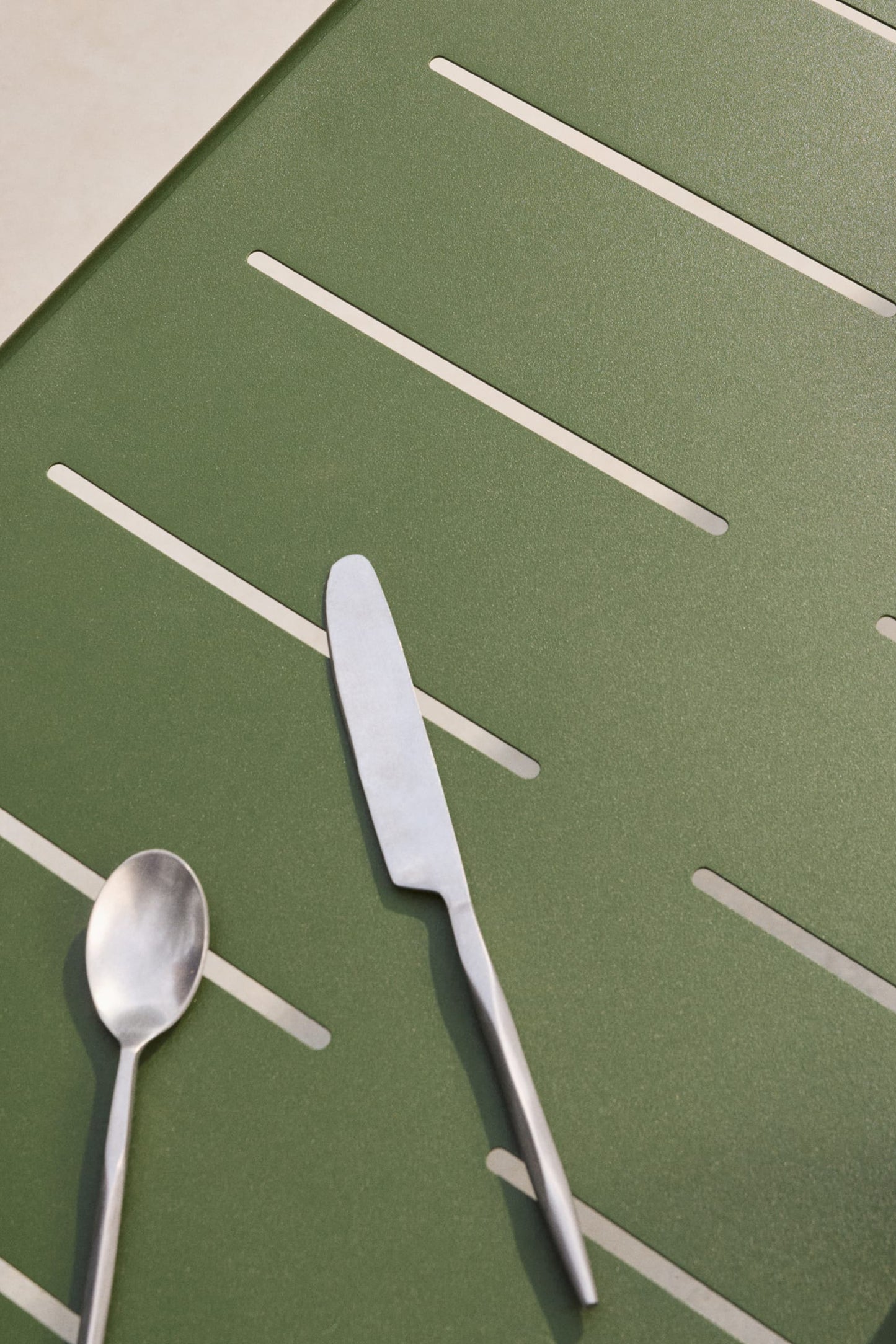 GAIA OUTDOOR TABLE IN GREEN GALVANISED STEEL