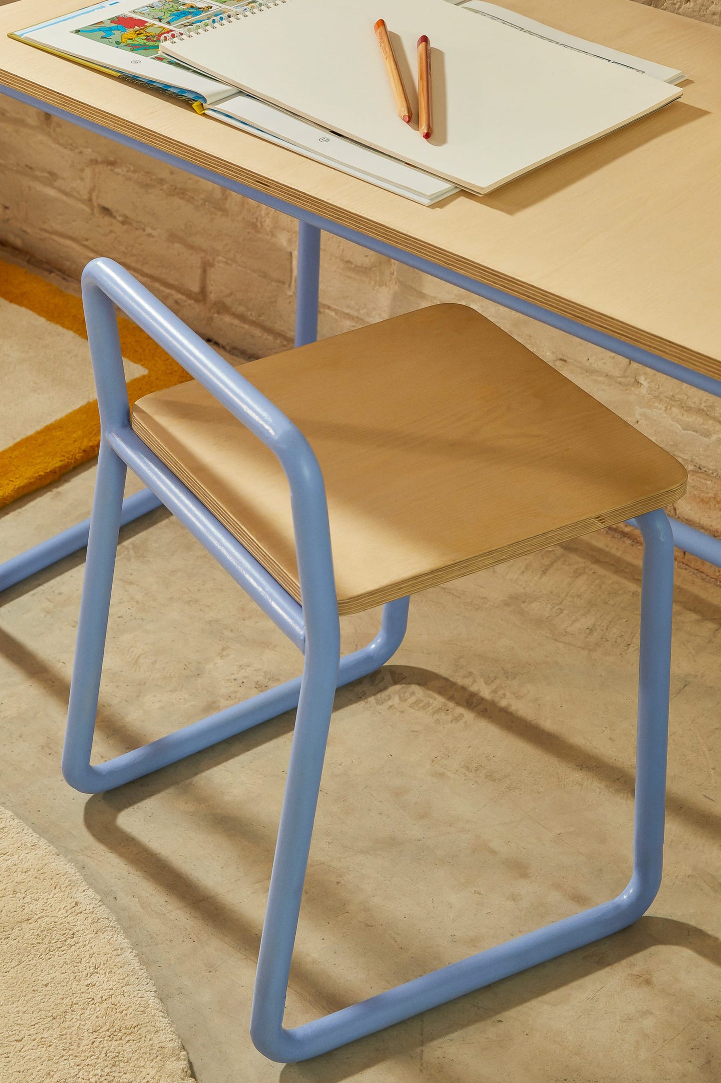 VERA ASH VENEER CHAIR WITH A BLUE METAL STRUCTURE