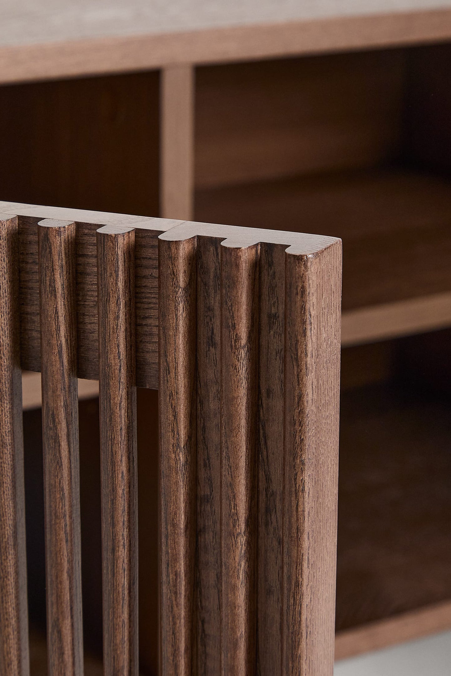 KIRA SHOE RACK IN OAK VENEER AND SOLID OAK WOOD WITH WALNUT FINISH