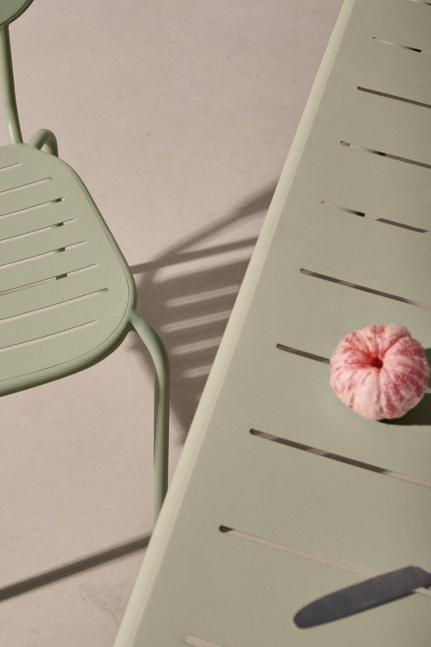 GAIA OUTDOOR TABLE IN TURQUOISE GALVANISED STEEL