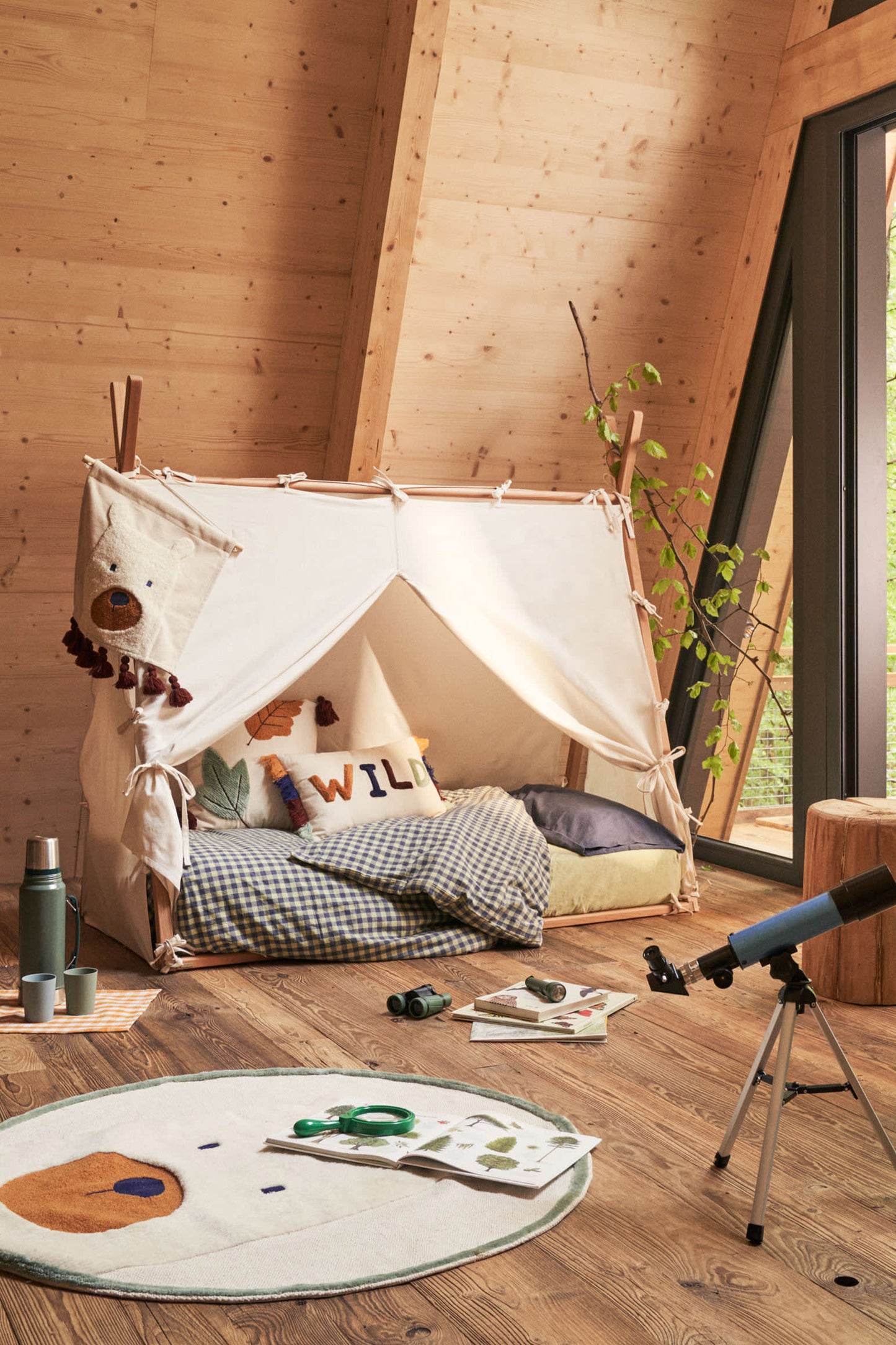 AUTUMN TEEPEE BED