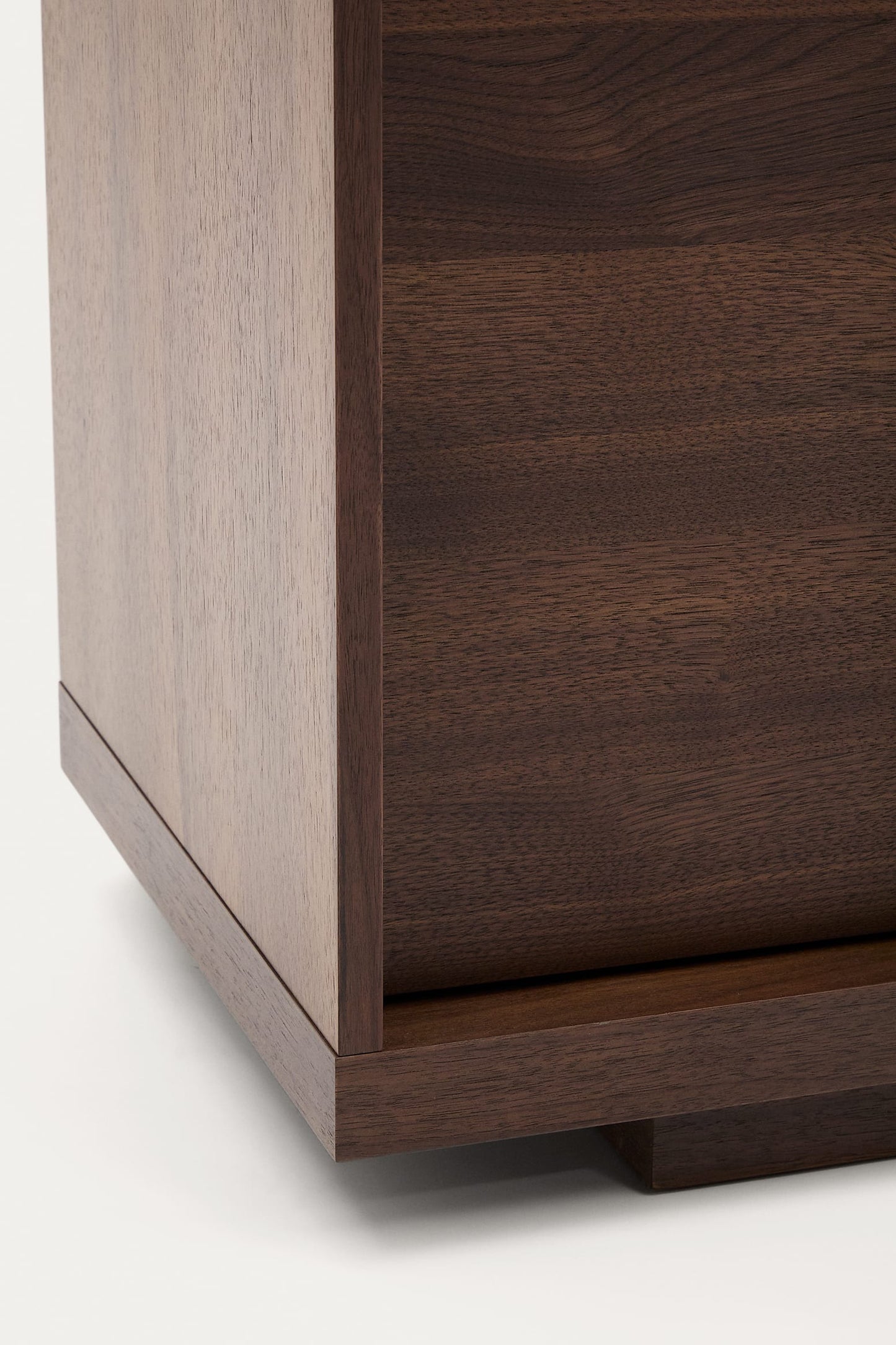 LUMI SIDEBOARD WITH A WALNUT VENEER