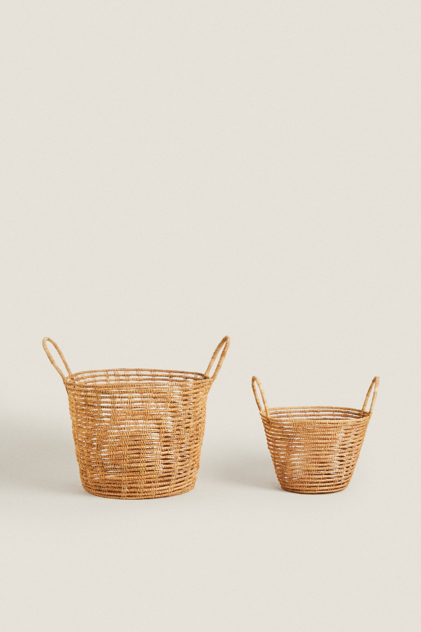 ROUND BASKET WITH TWO EARS