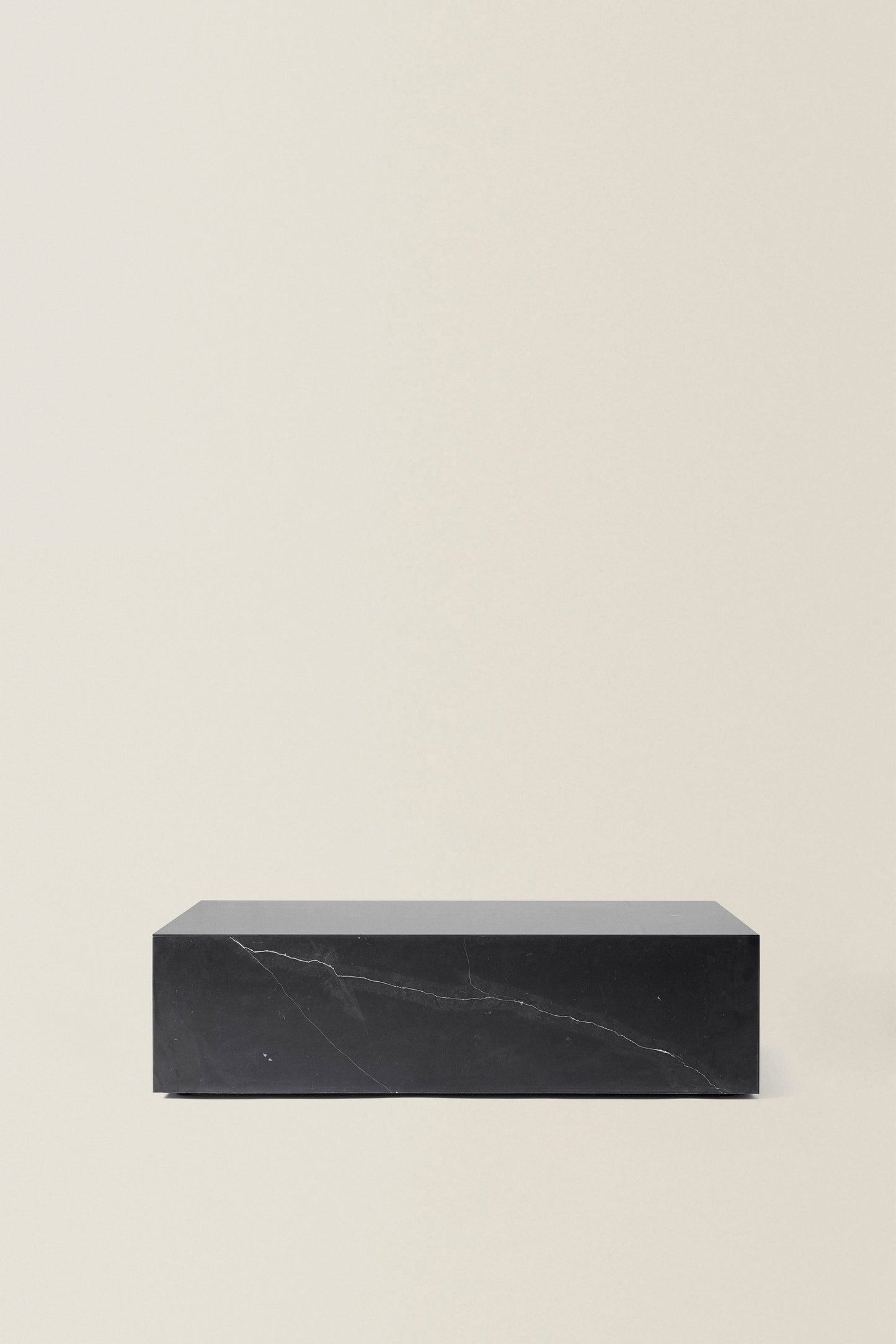 PLINTH NERO COFFEE TABLE 100