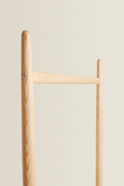 CLOTHES HANGER RACK