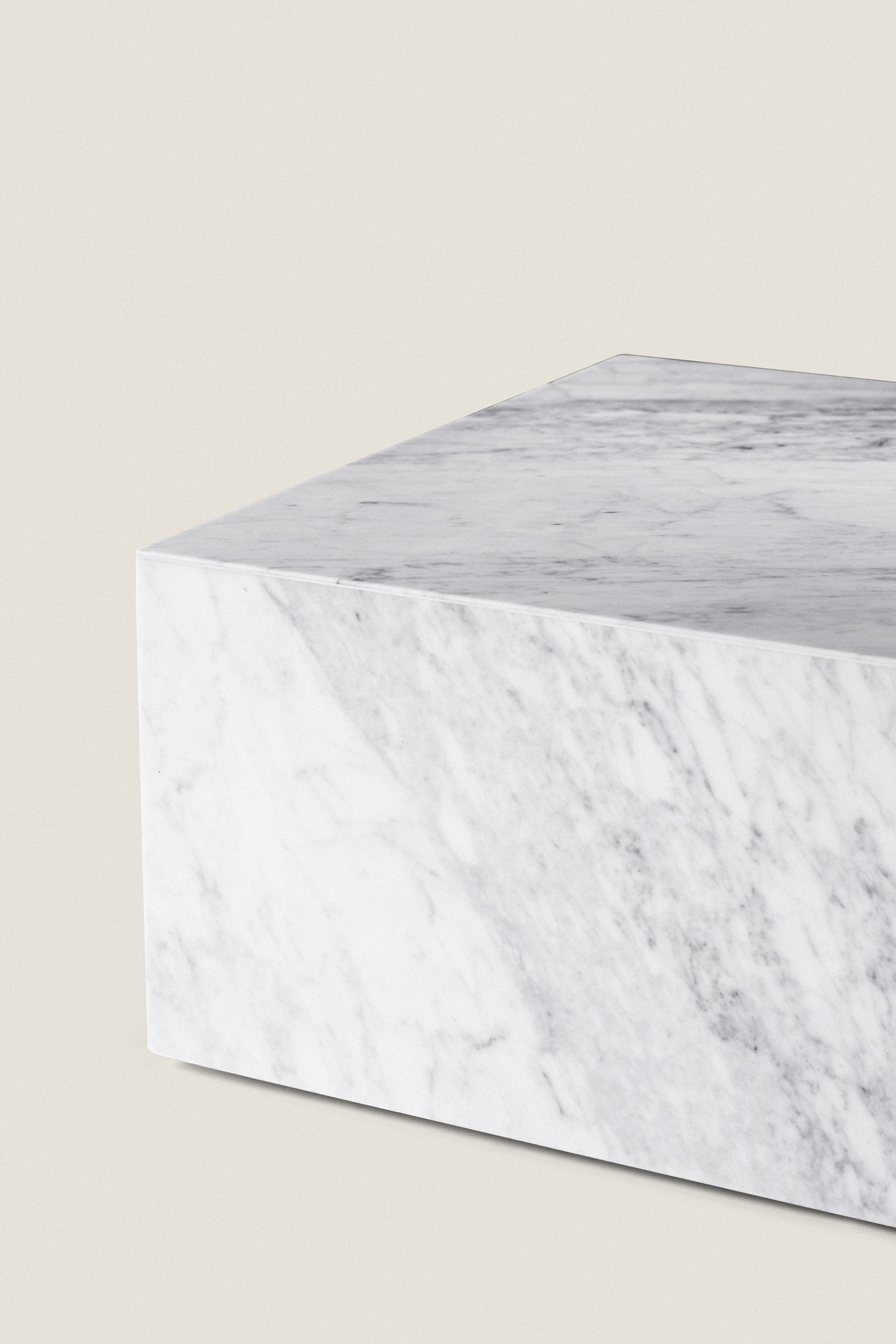 PLINTH CARRARA COFFE TABLEE 100