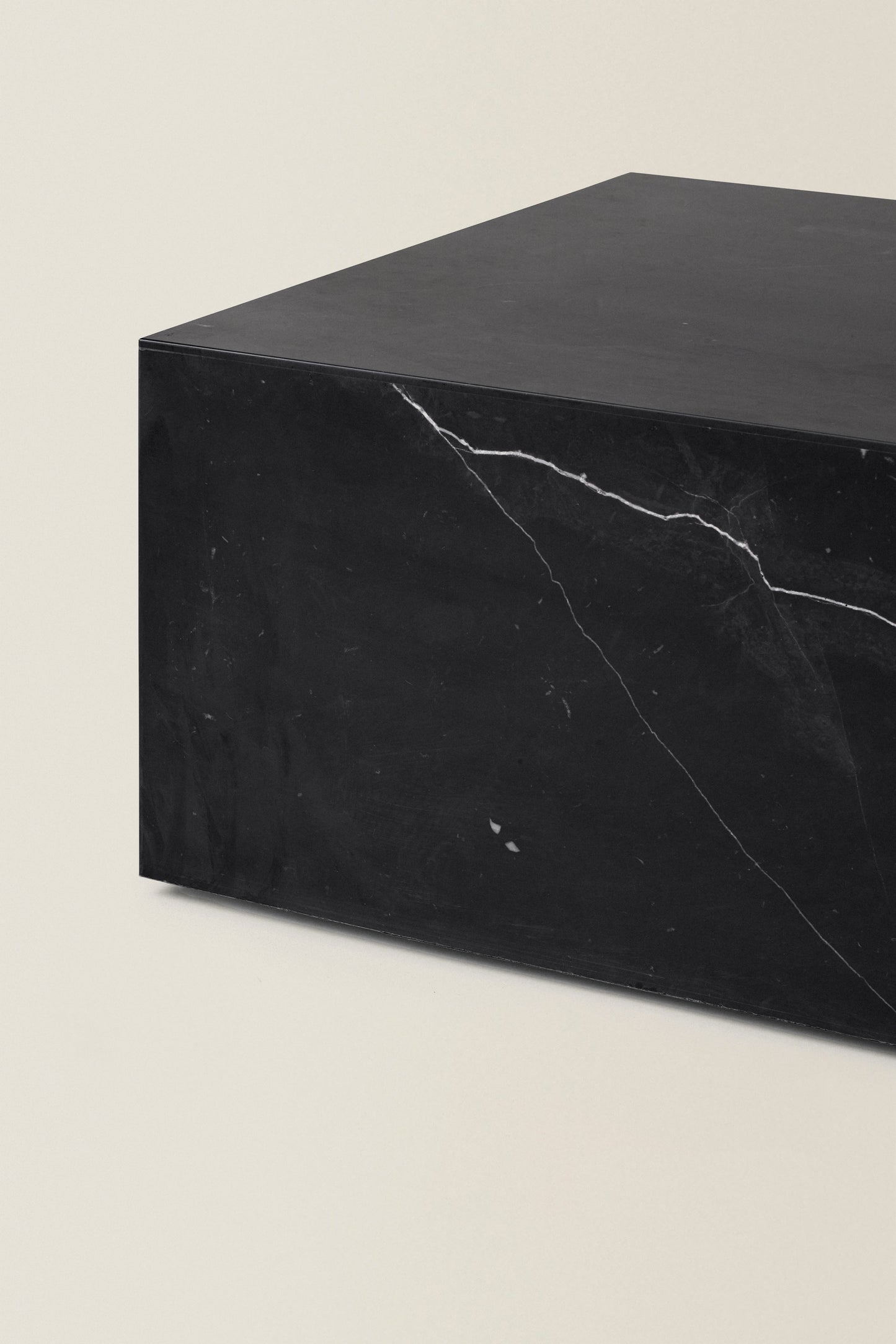 PLINTH NERO COFFEE TABLE 100