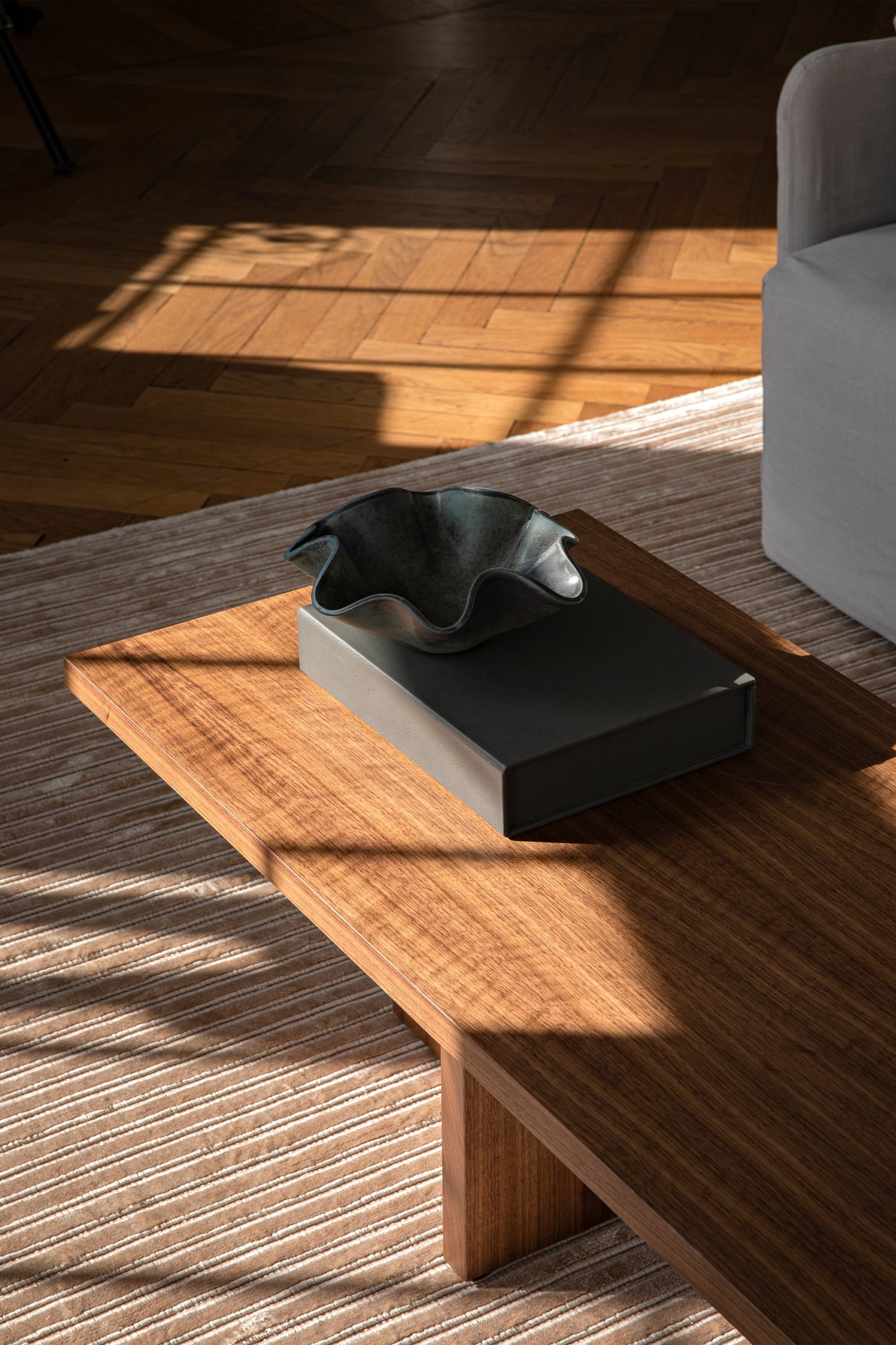 T O WALNUT COFFEE TABLE