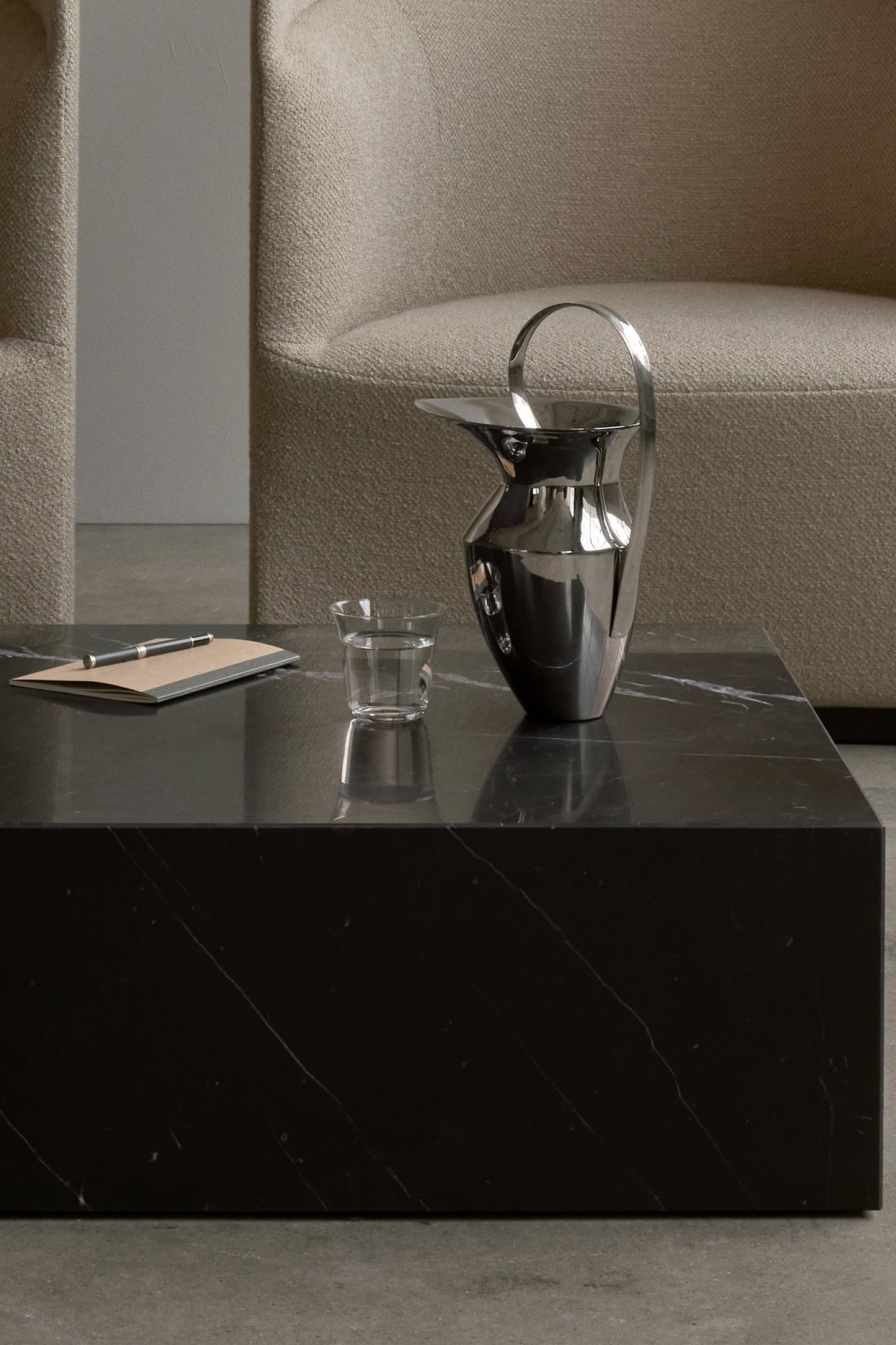 PLINTH NERO COFFEE TABLE 100