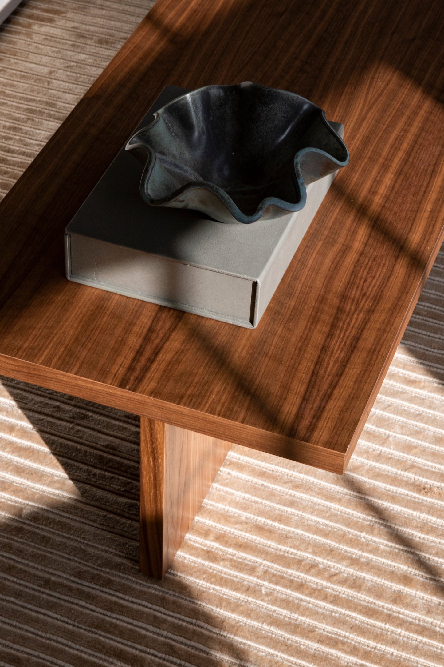 T O WALNUT COFFEE TABLE