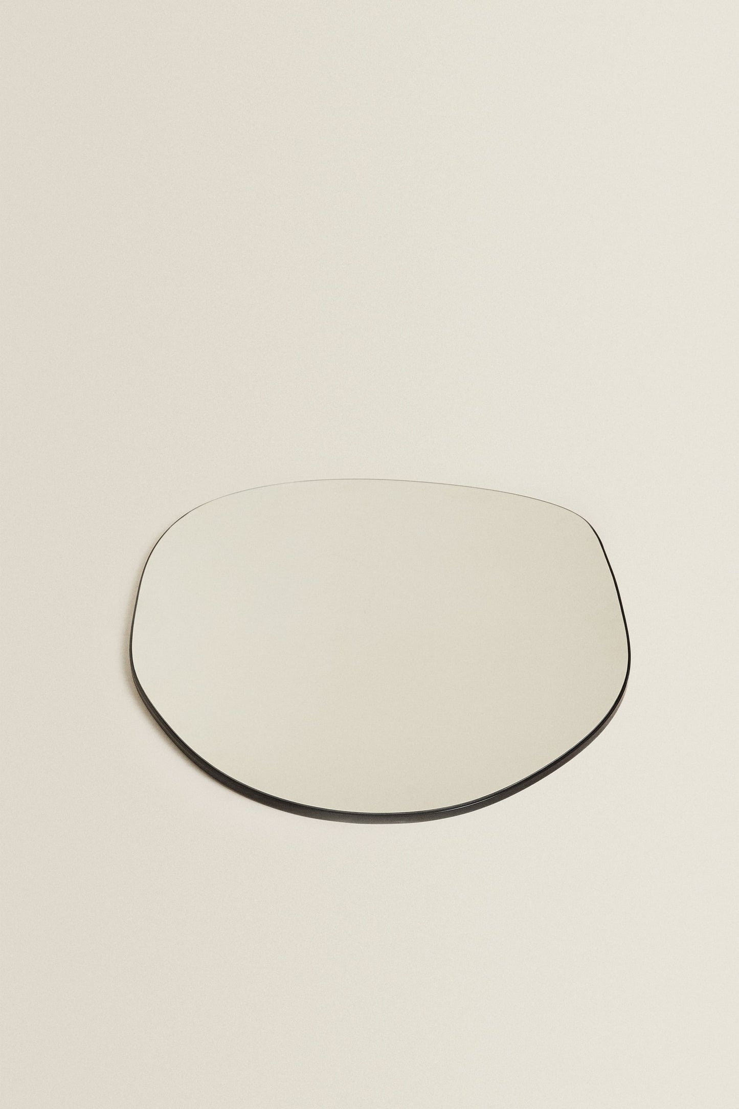 IRREGULAR WALL MIRROR